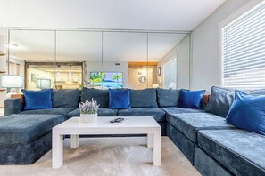 Living area - Ocean Breeze - With amazing pool and steps away from private beach (Destin)