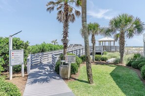 Property grounds - Ocean Breeze - With amazing pool and steps away from private beach (Destin)