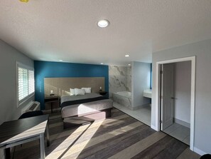 Deluxe Room 1 Bedroom with Jacuzzi