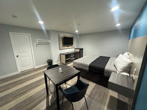 Chambre, 1 très grand lit | Accès au Wi-Fi (inclus)