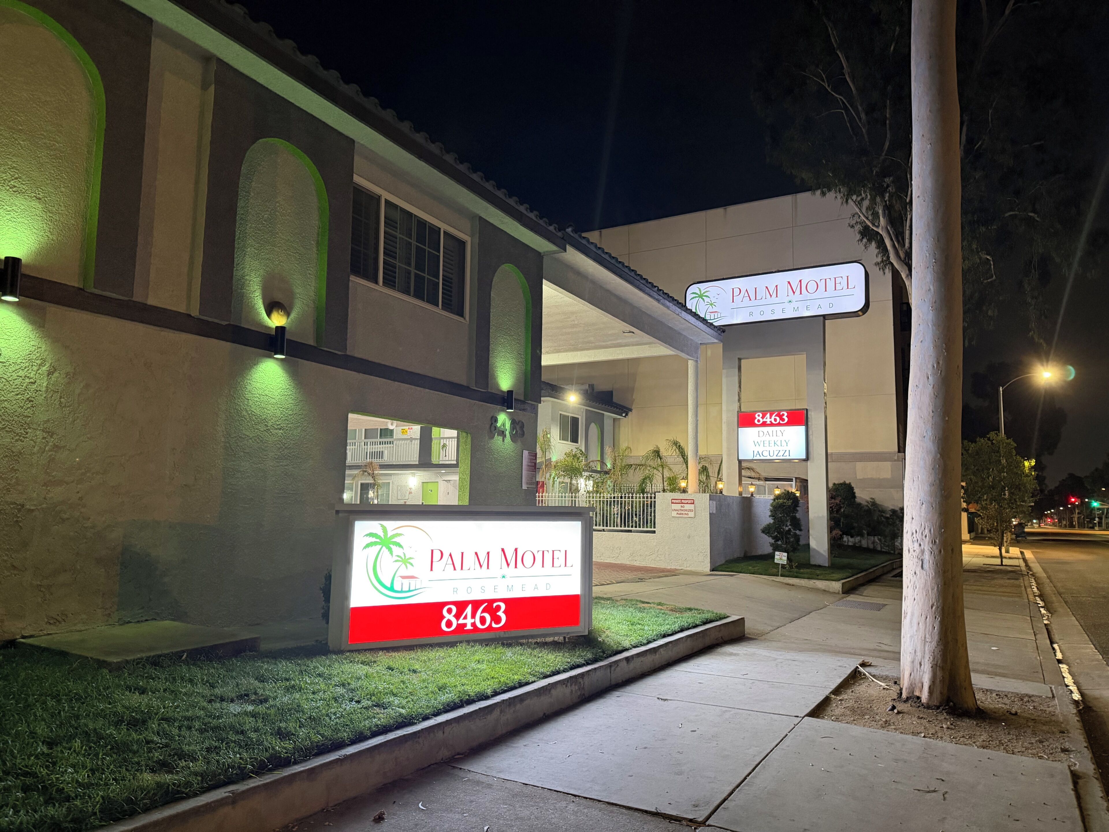 A hotel named Palm Motel with a sign displaying the number 8463.