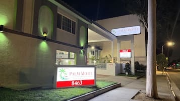 A hotel named Palm Motel with a sign displaying the number 8463.