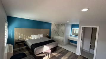 Deluxe Room 1 Bedroom with Jacuzzi | Free WiFi