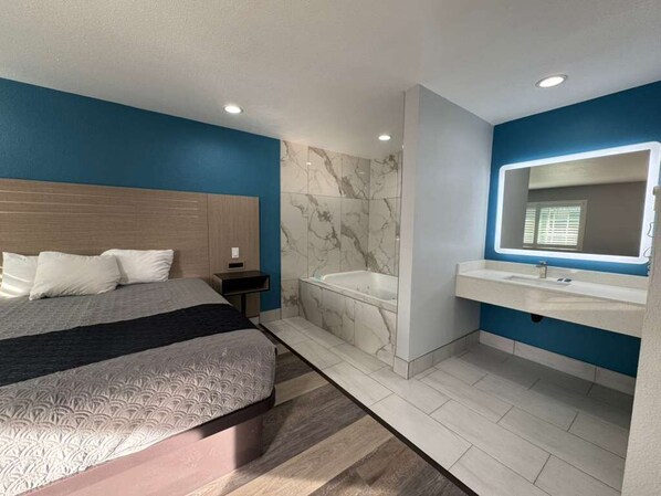 Deluxe Room 1 Bedroom with Jacuzzi | Free WiFi