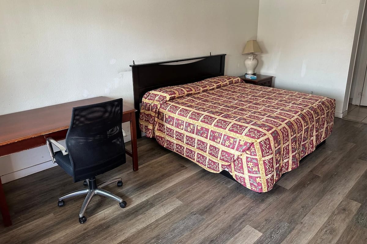 Basic Single Room | Free WiFi