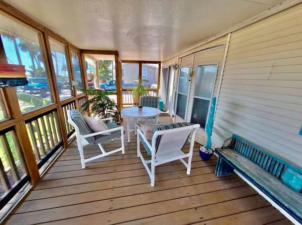 屋外ダイニングエリア