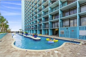 Una piscina cubierta