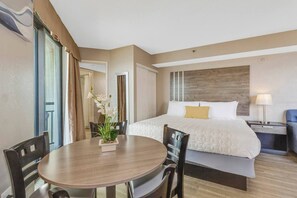 Desk, iron/ironing board, WiFi, bed sheets