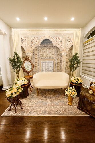 8-BDRM Wedding, Event & Group Ready | Near Airport