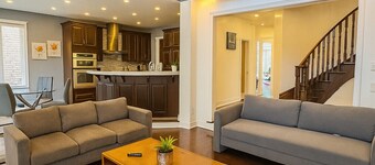 8-BDRM Wedding, Event & Group Ready | Near Airport