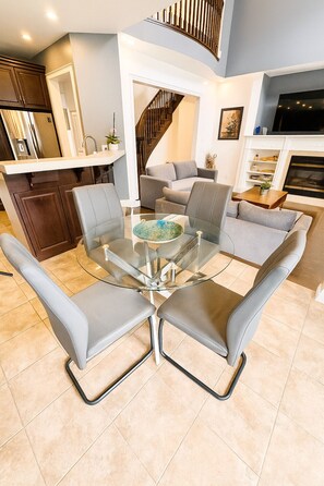 Dining - 8-BDRM Wedding, Event & Group Ready | Near Airport (Brampton)