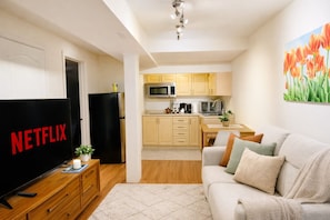 Interior - Modern 3BR Group Suite • 2 Kitchens • Near Airport (Brampton)