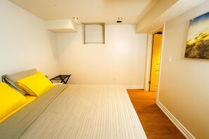 3 Schlafzimmer, Schreibtisch, Bügeleisen/Bügelbrett, Reisekinderbett