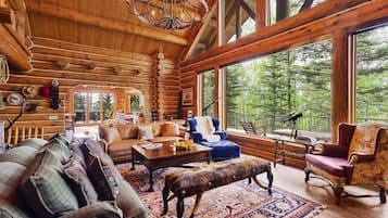 Fernseher, Kamin, BĂŒcher, Stereoanlage