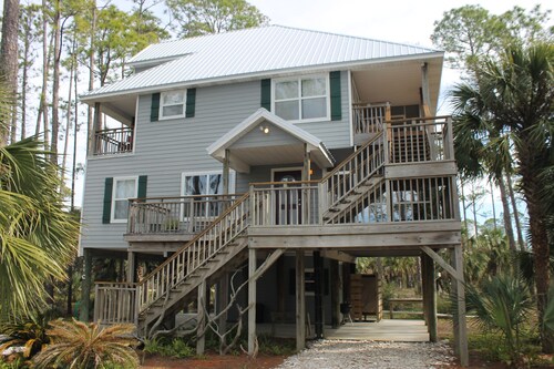 Experience a tree house feel minutes from the beach in Old-Florida!