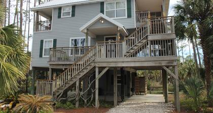 Experience a tree house feel minutes from the beach in Old-Florida!