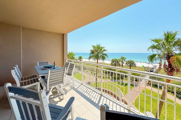 Outdoor dining - Indigo 303W | Beachfront Condo | Resort Amenities | My Beach Getaways (Pensacola)