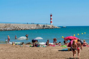 Una playa cerca