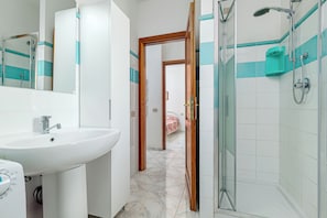 Shower, towels