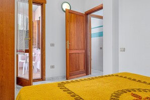 3 bedrooms, bed sheets