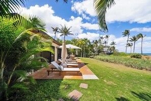 Terrace/patio - Oceanfront Hideaway (Kihei)