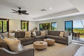 TV, ping pong - Oceanfront Hideaway (Kihei)