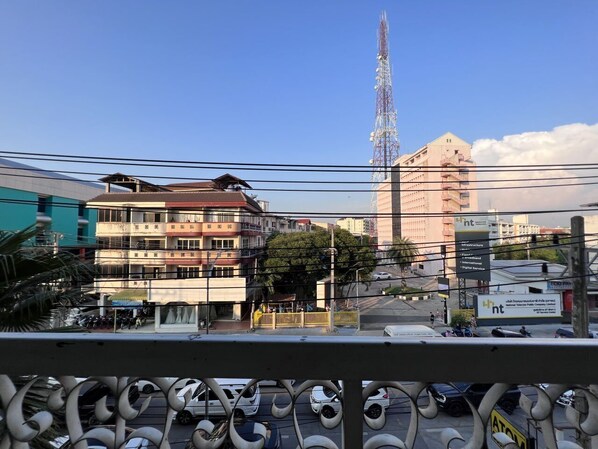 Tweepersoonskamer, balkon, uitzicht op de stad | Gratis wifi