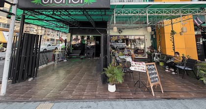 Green Hotel