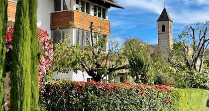Holiday Apartment 'Schwalbennest' with Mountain View, Wi-Fi and Air Conditioning
