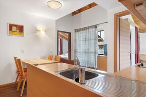 Frigorifero, microonde, lavastoviglie, macchina per tè/caffè