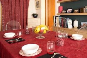 Dining - Appartement de la Tour - Welkeys (Paris)