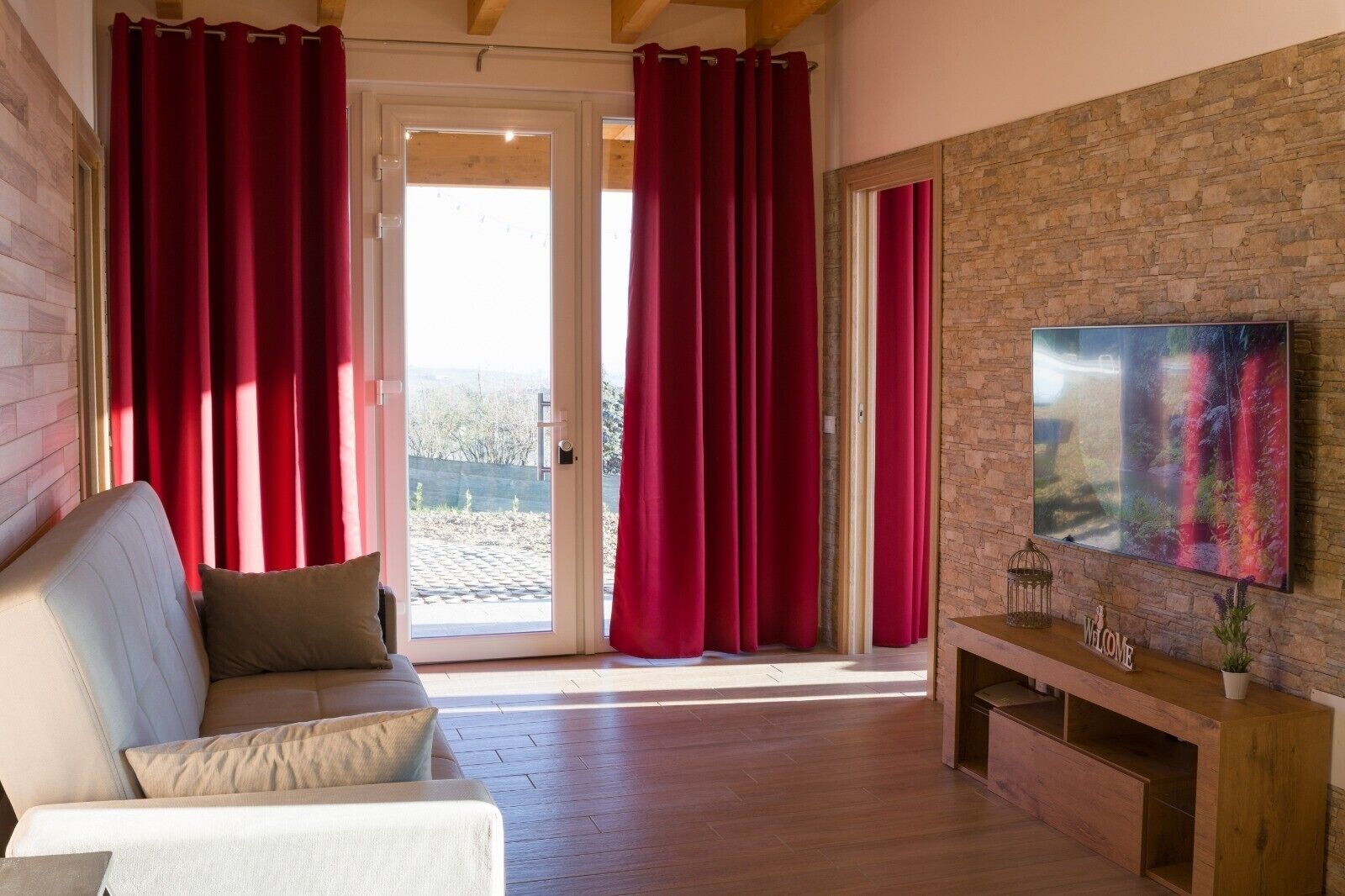 TV, tavolo da ping pong