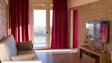 TV, tavolo da ping pong