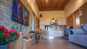 A compact living space with a kitchen, dining area, and a sofa. - Villa 'Elios' with Mountain View, Wi-Fi and Air Conditioning (Unknown)