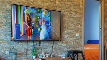 3 slaapkamers, een strijkplank/strijkijzer, gratis wifi, beddengoed