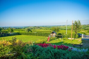Children’s area - Villa 'Casa Vacanze Elios B' with Mountain View, Wi-Fi and Air Conditioning (Unknown)
