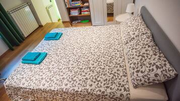 3 dormitoris, planxa i posts de planxar, wifi gratuïta i roba de llit