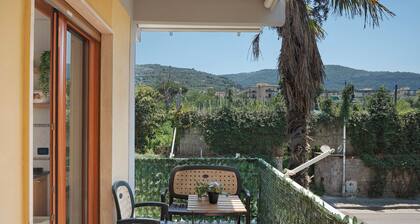 Appartement 'Sorrento Beach and Center' avec vue sur la mer, terrasse privée et jardin partagé