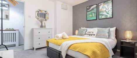1 bedroom, iron/ironing board, Internet, bed sheets