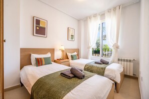 2 chambres, fer et planche à repasser, Wi-Fi gratuit, draps fournis