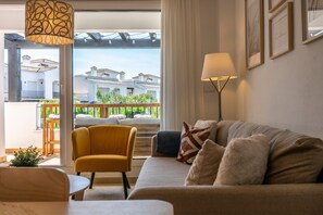 TV, mesa de pingue-pongue