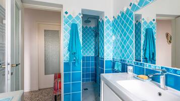 Doccia, asciugacapelli, asciugamani