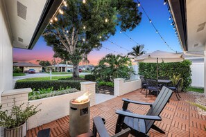 Outdoor dining - New Listing Discount! Naples Retreat - Heated Pool/Spa, 5 miles to Vanderbilt Beach! (Naples)