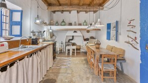 Kaffetrakter/tekoker, kjøleskap, mikrobølgeovn og ovn