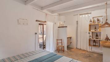 3 slaapkamers, een strijkplank/strijkijzer, gratis wifi, beddengoed