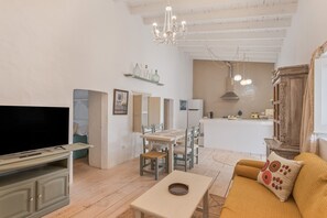 TV - Country House 'Vicent' with Private Terrace and Garden (Illes Balears)