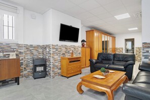 TV - Apartment 'Los Olivos' with Air Conditioning (Algar)