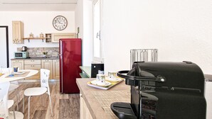 A compact kitchen with a red refrigerator, a coffee maker, and a microwave. - Apartment 'Terrazza Sul Mare' with Sea View, Wi-Fi and Air Conditioning (Portoferraio)