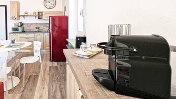 Fridge, microwave, dishwasher, coffee/tea maker