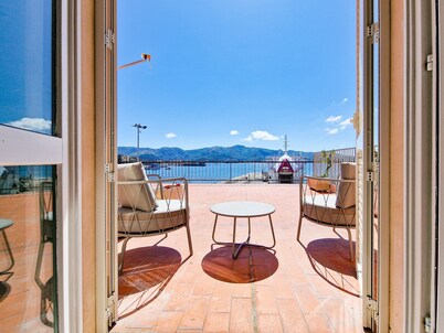 Apartment 'Terrazza Sul Mare' with Sea View, Wi-Fi and Air Conditioning